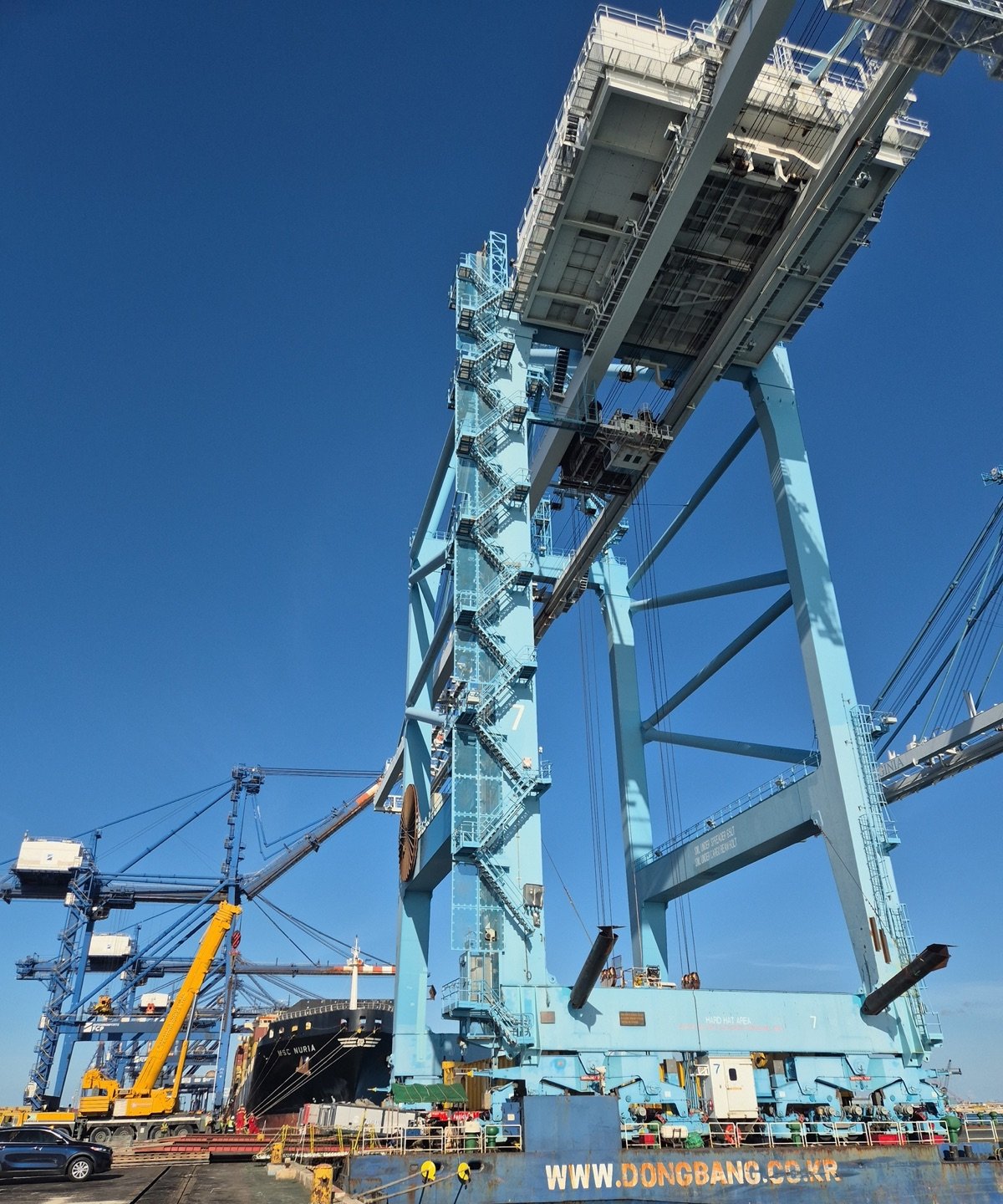 OEM Bahamas surveying a heavy-lift crane discharge at port