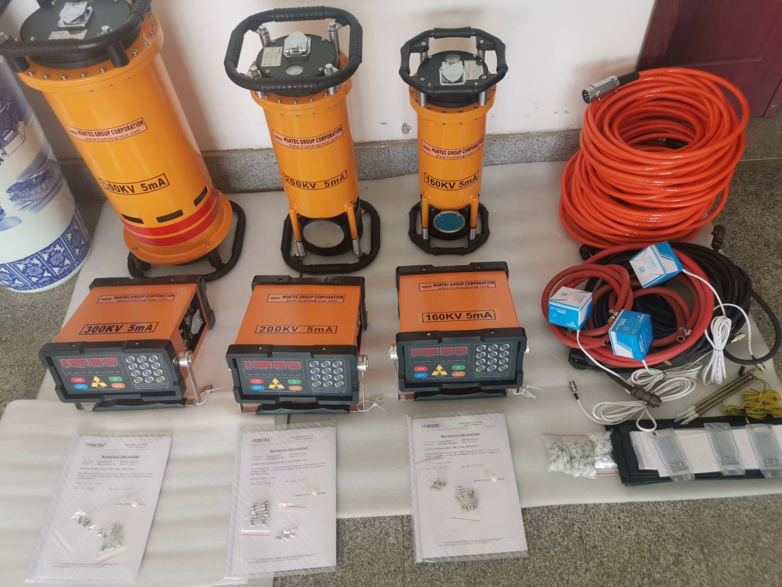Set of computed radiography X-ray generators and accessories